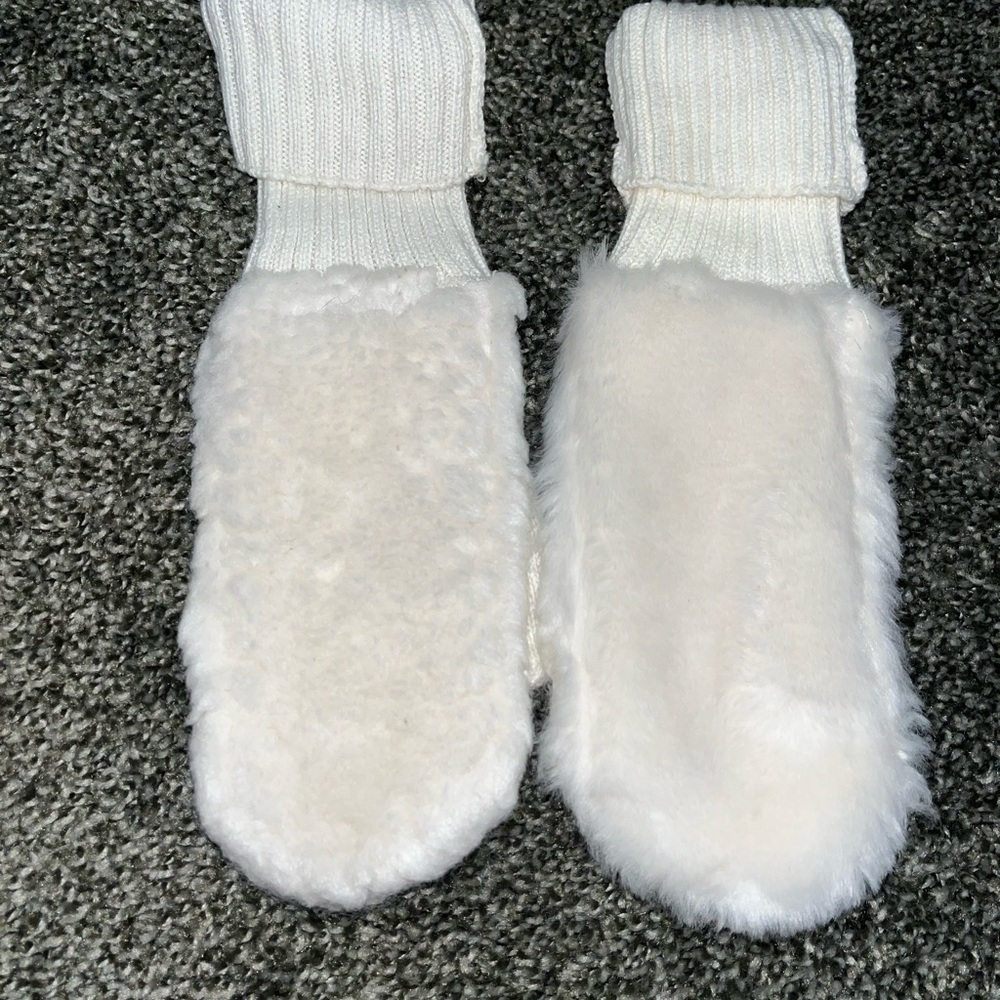 Gymboree girls Cream faux fur  Knit Mittens Sz med